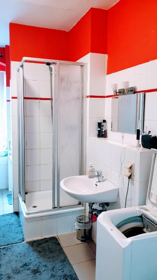 Room In City Center Halle With Shared Bathroom & Kitchen - Free Wifi, Netflix, Ipad & Ground Floor Extérieur photo