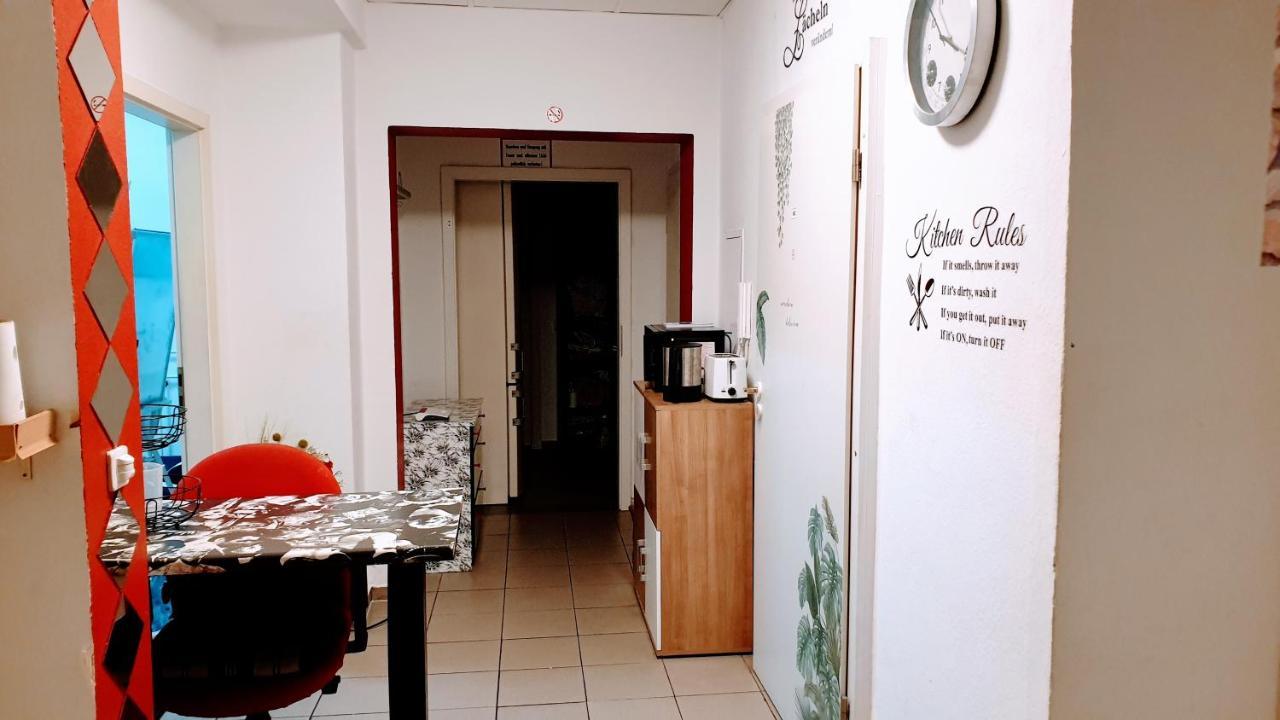 Room In City Center Halle With Shared Bathroom & Kitchen - Free Wifi, Netflix, Ipad & Ground Floor Extérieur photo